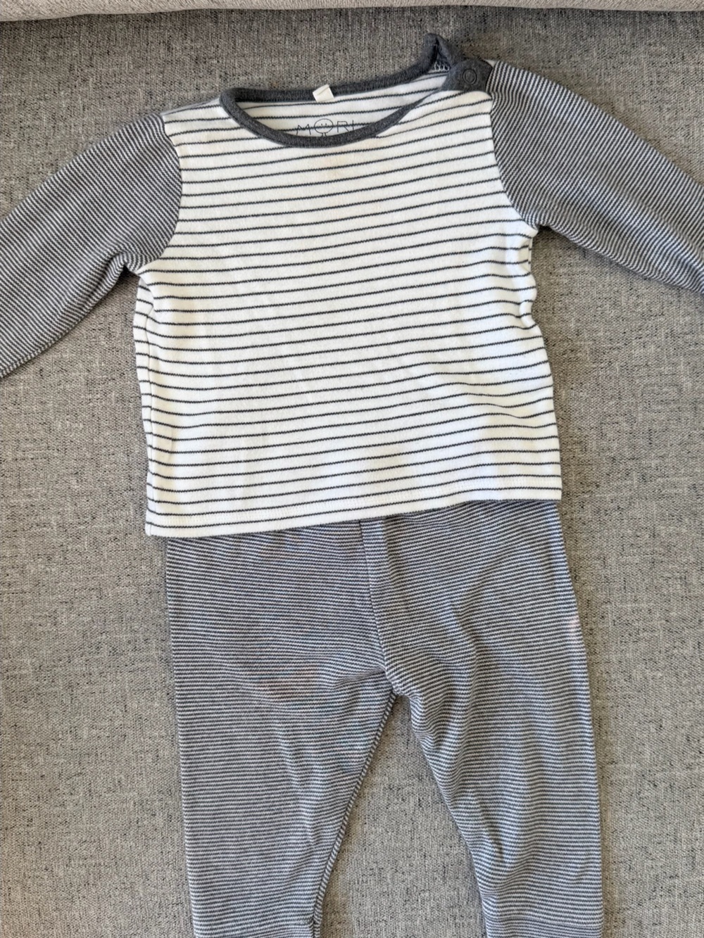 Mori Baby Gray and white striped bamboo 2 piece outfit,9–12M